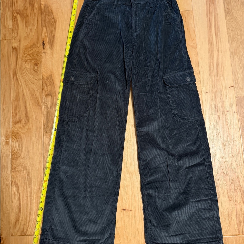 Women’s American Eagle Wide Leg Corduroy pants. Size 4